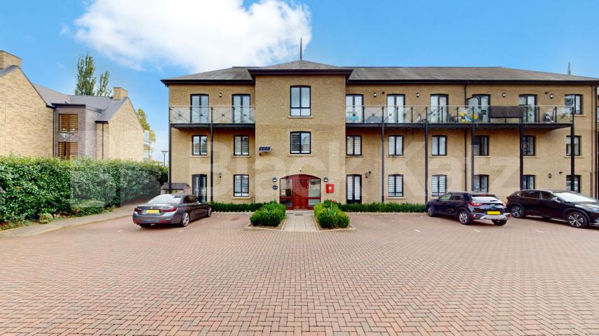 			3 Bedroom, 2 bath, 1 reception 			 Huguenot Drive, London, N13,  London