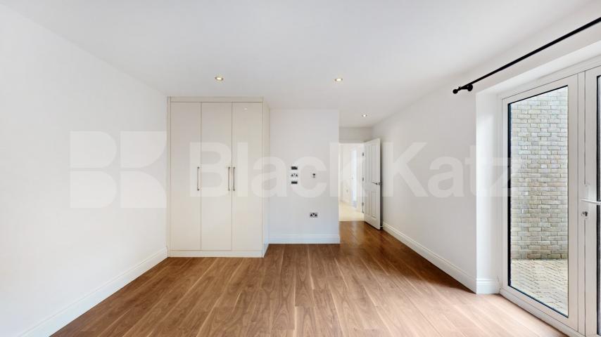 			3 Bedroom, 2 bath, 1 reception 			 Huguenot Drive, London, N13,  London