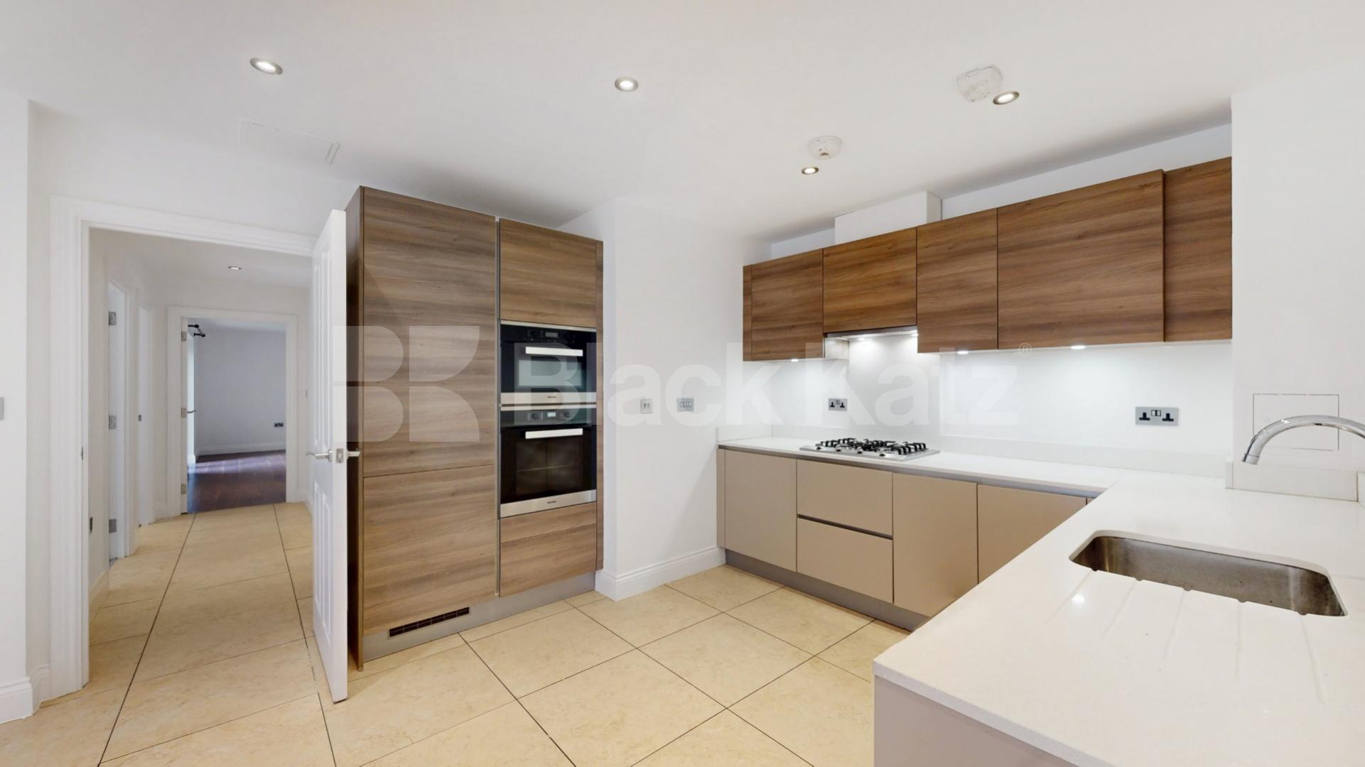 			3 Bedroom, 2 bath, 1 reception 			 Huguenot Drive, London, N13,  London