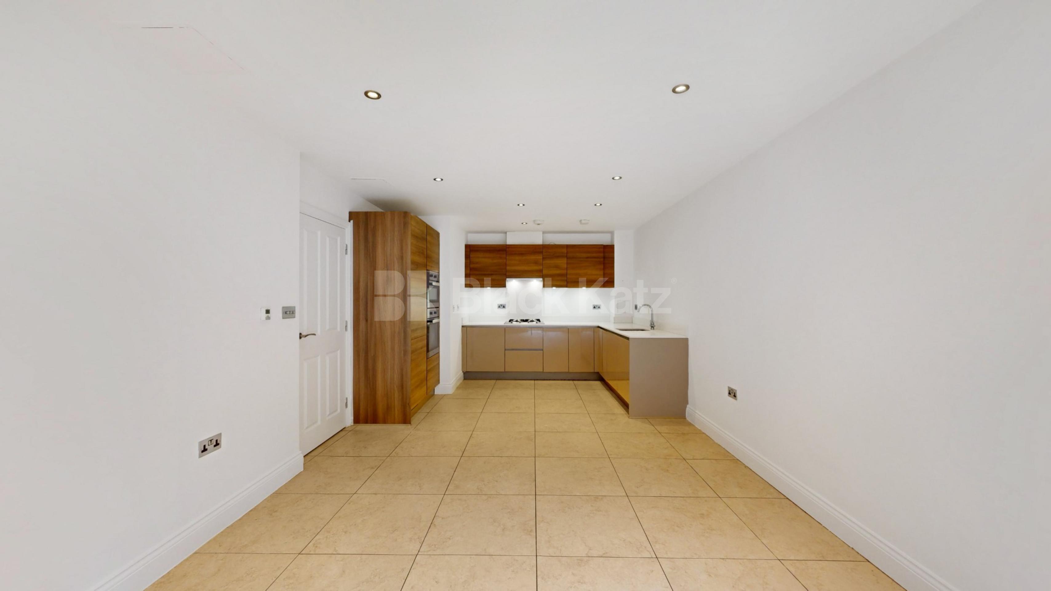 			3 Bedroom, 2 bath, 1 reception 			 Huguenot Drive, London, N13,  London N13