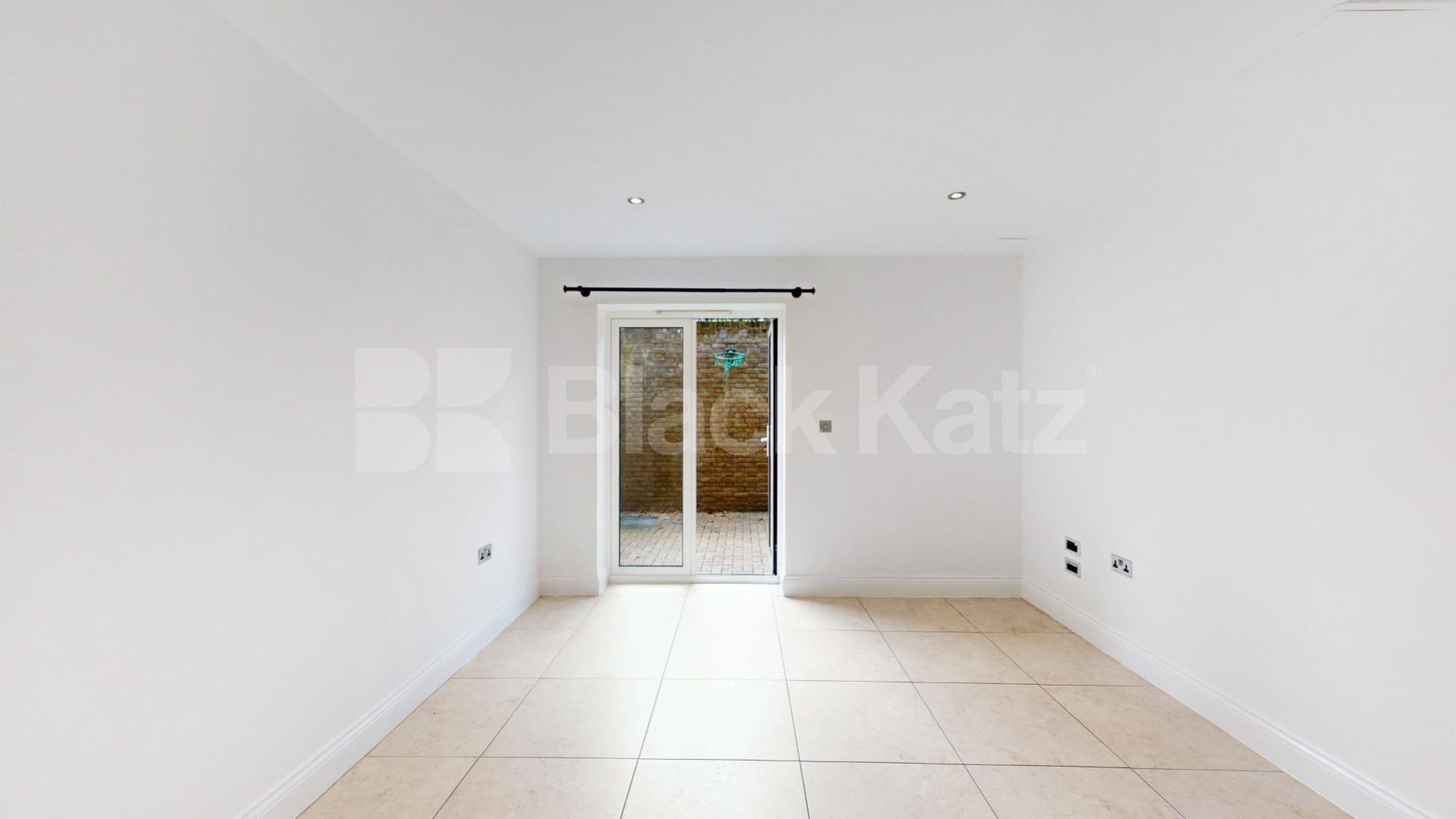 			3 Bedroom, 2 bath, 1 reception 			 Huguenot Drive, London, N13,  London