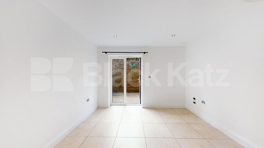 			3 Bedroom, 2 bath, 1 reception 			 Huguenot Drive, London, N13,  London