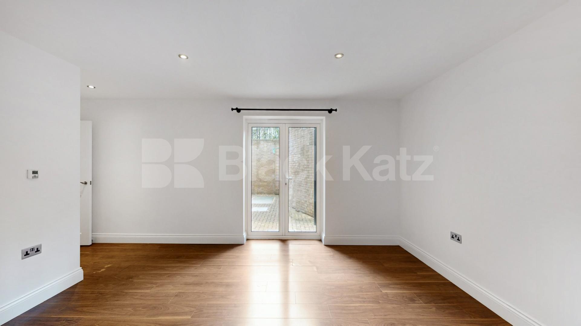 			3 Bedroom, 2 bath, 1 reception 			 Huguenot Drive, London, N13,  London