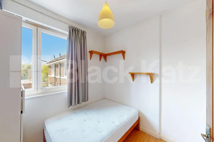 			4 Bedroom, 1 bath, 1 reception 			 Kipling Street, London, SE1,  London