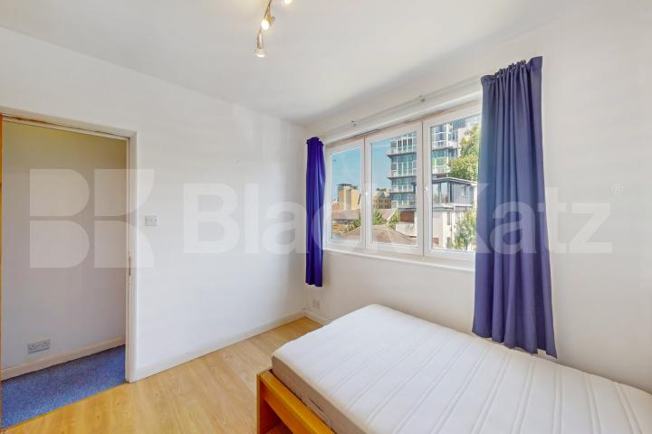 			4 Bedroom, 1 bath, 1 reception 			 Kipling Street, London, SE1,  London