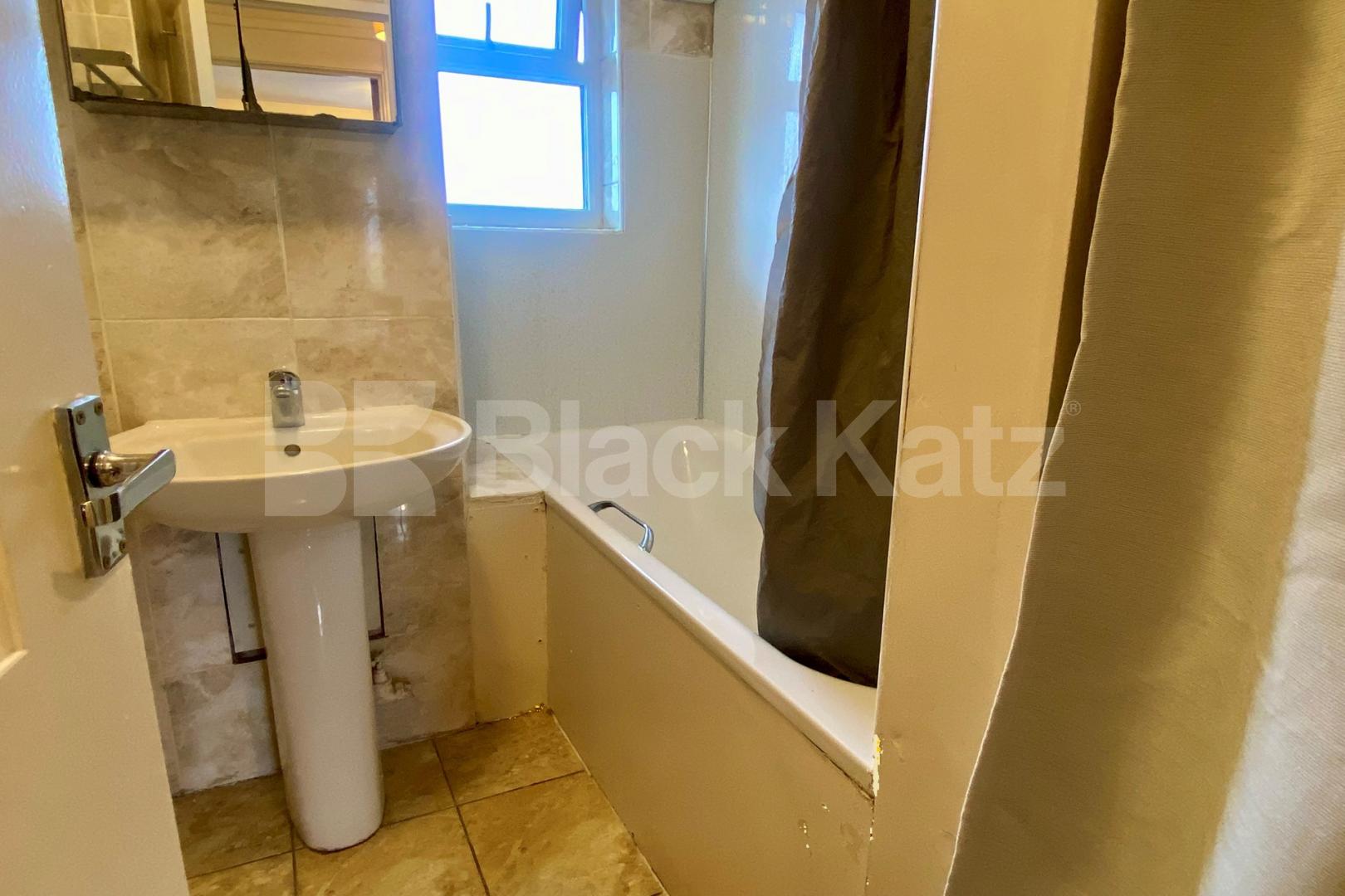 Superbly located with stunning views of the cityscape  Great Suffolk Street , Borough