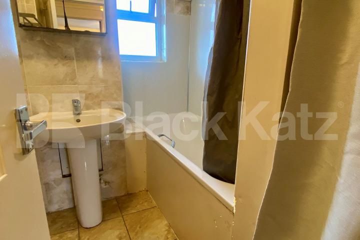 Superbly located with stunning views of the cityscape  Great Suffolk Street , Borough