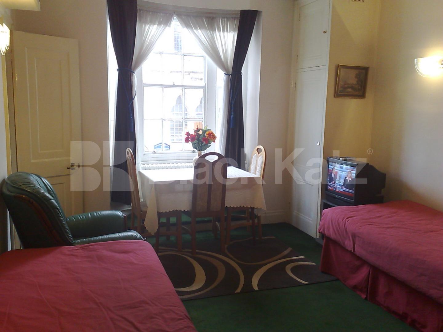 			Studio Apartment, 1 bath, 1 reception Flat			 Queensway, BAYSWATER