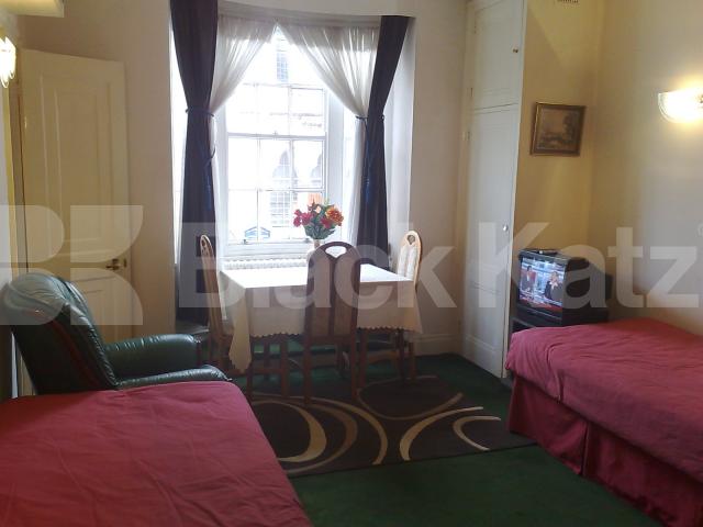 			Studio Apartment, 1 bath, 1 reception Flat			 Queensway, BAYSWATER