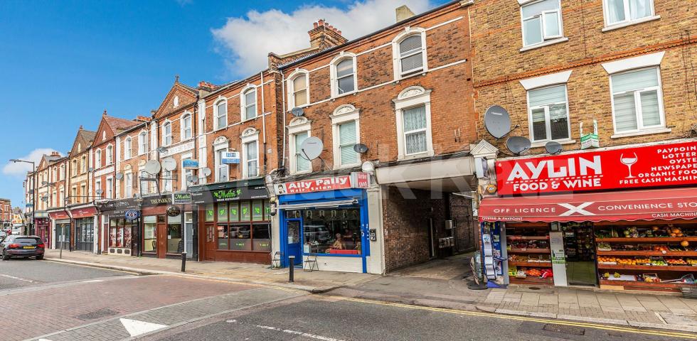 			Lovely 3 bedroom flat close to transport , 3 Bedroom, 1 bath, 1 reception Flat			 Palace Gates Road, ALEXANDRA PALACE