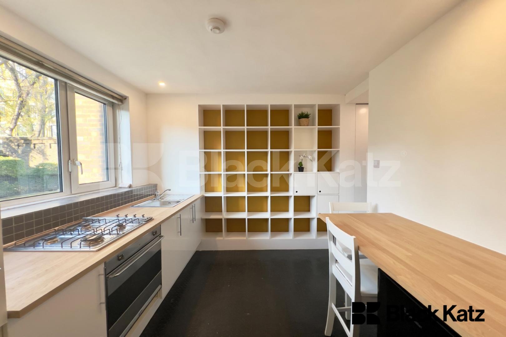 Duplex apartment superbly located  Cluny Estate , London bridge