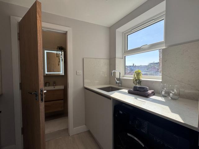 			Studio Apartment, 1 bath, 1 reception Flat			 High Road, Willesden Green