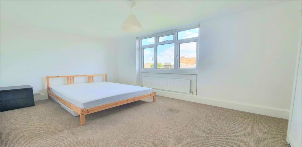 			3 Bedroom, 2 bath, 1 reception Flat			 Maitland Park Road, CHALK FARM NW3