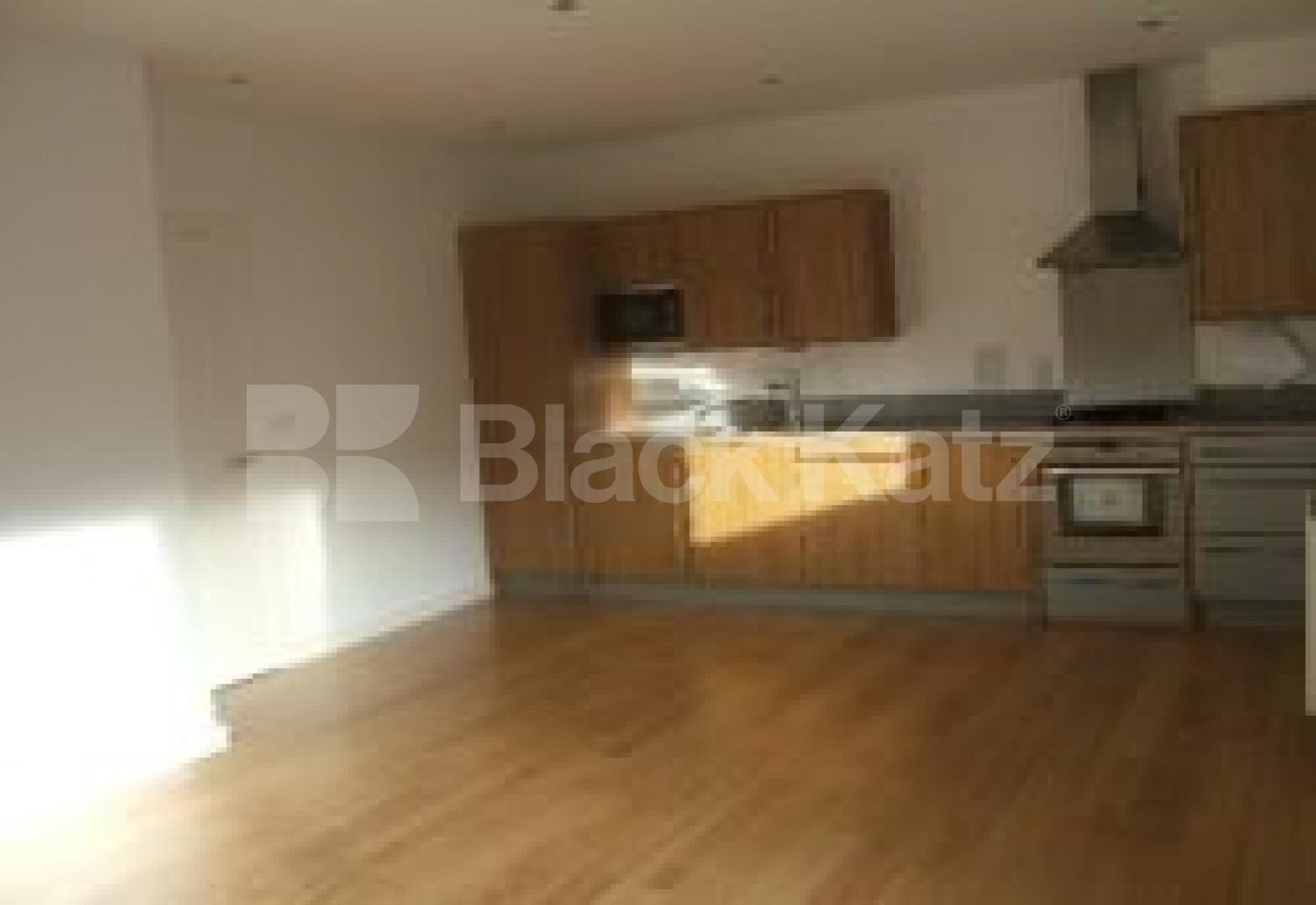 			MUST BE SEEN, 2 Bedroom, 1 bath, 1 reception Flat			 Hornsey Road, HOLLOWAY N7