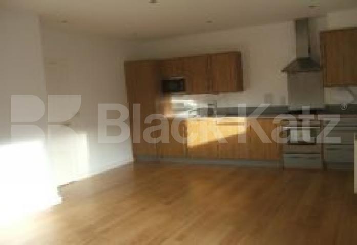 			MUST BE SEEN, 2 Bedroom, 1 bath, 1 reception Flat			 Hornsey Road, HOLLOWAY N7