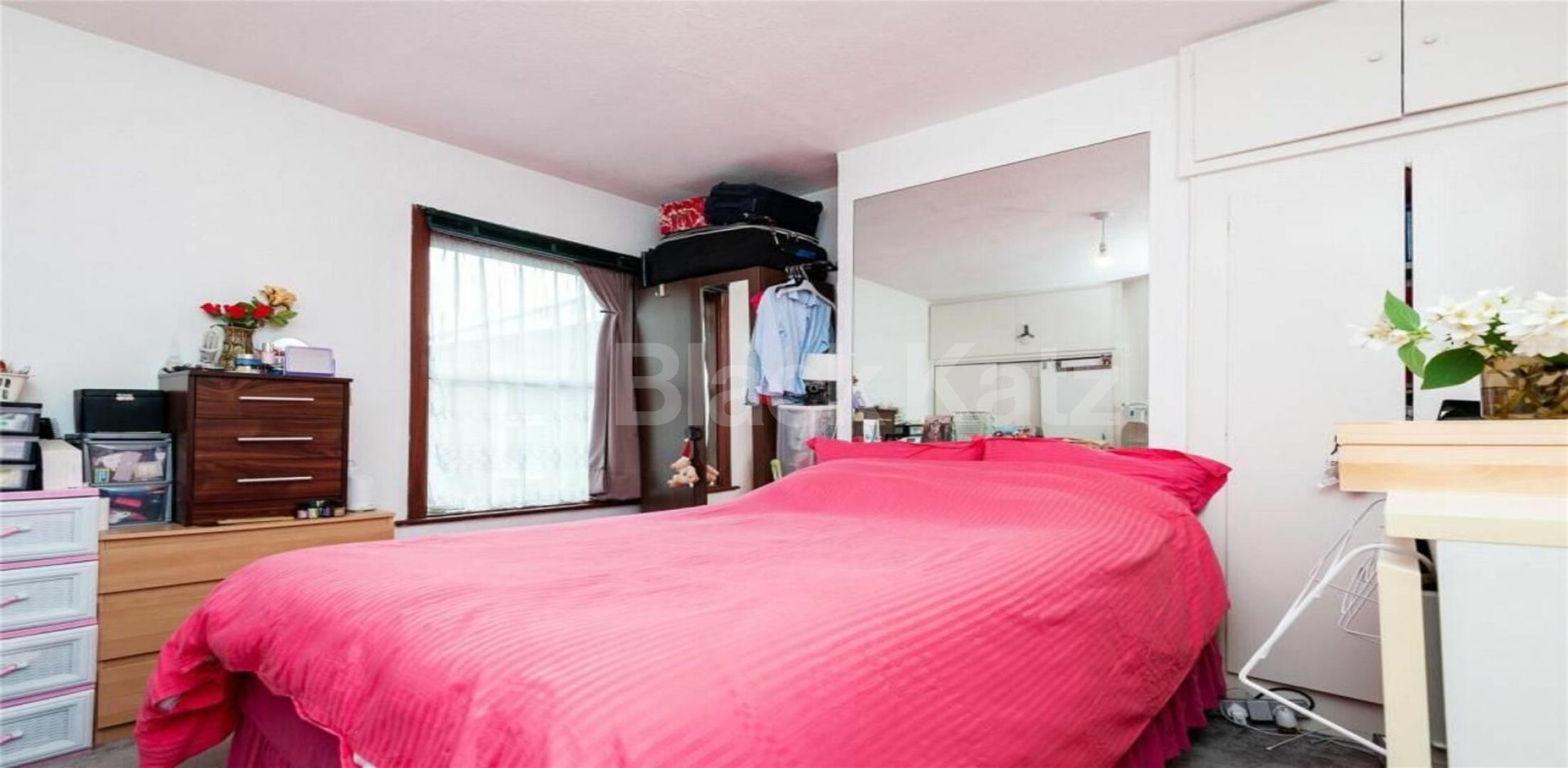 			GOOD FOR 2 SHARERS OR FAMILY, 3 Bedroom, 1 bath, 1 reception Apartment			 Chewton Road, Walthamstow