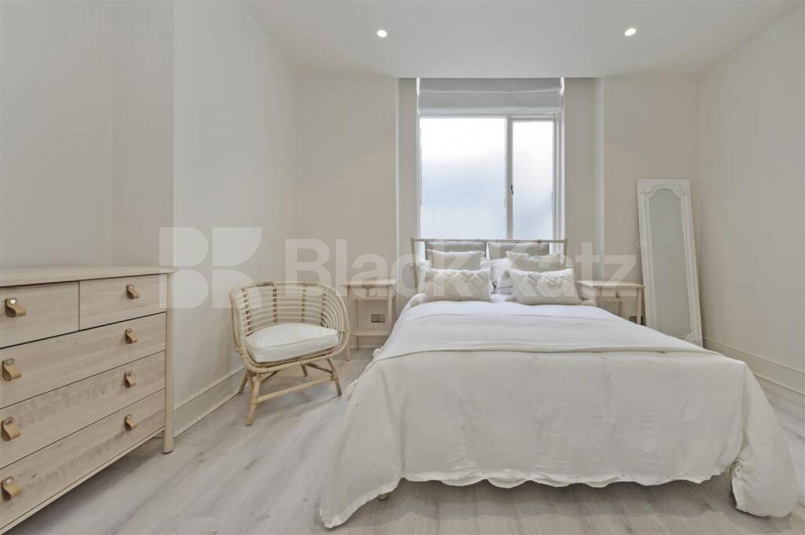 Spacious luxury modern one bed in Marylebone minutes to Regents Park Nottingham Place, Marylebone