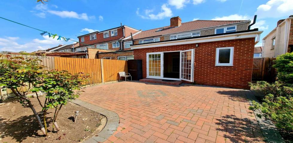			5 Bedroom, 3 bath, 1 reception Semi-Detached House			 Bleasdale Avenue, Perivale
