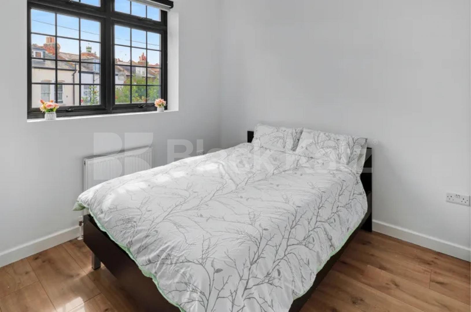A spacious and well-presented split-level apartment situated on the sought-after Oaklands Road, NW2 Oaklands Road, Lancia House, NW2,  Lancia House