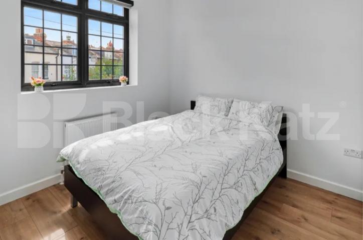 A spacious and well-presented split-level apartment situated on the sought-after Oaklands Road, NW2 Oaklands Road, Lancia House, NW2,  Lancia House