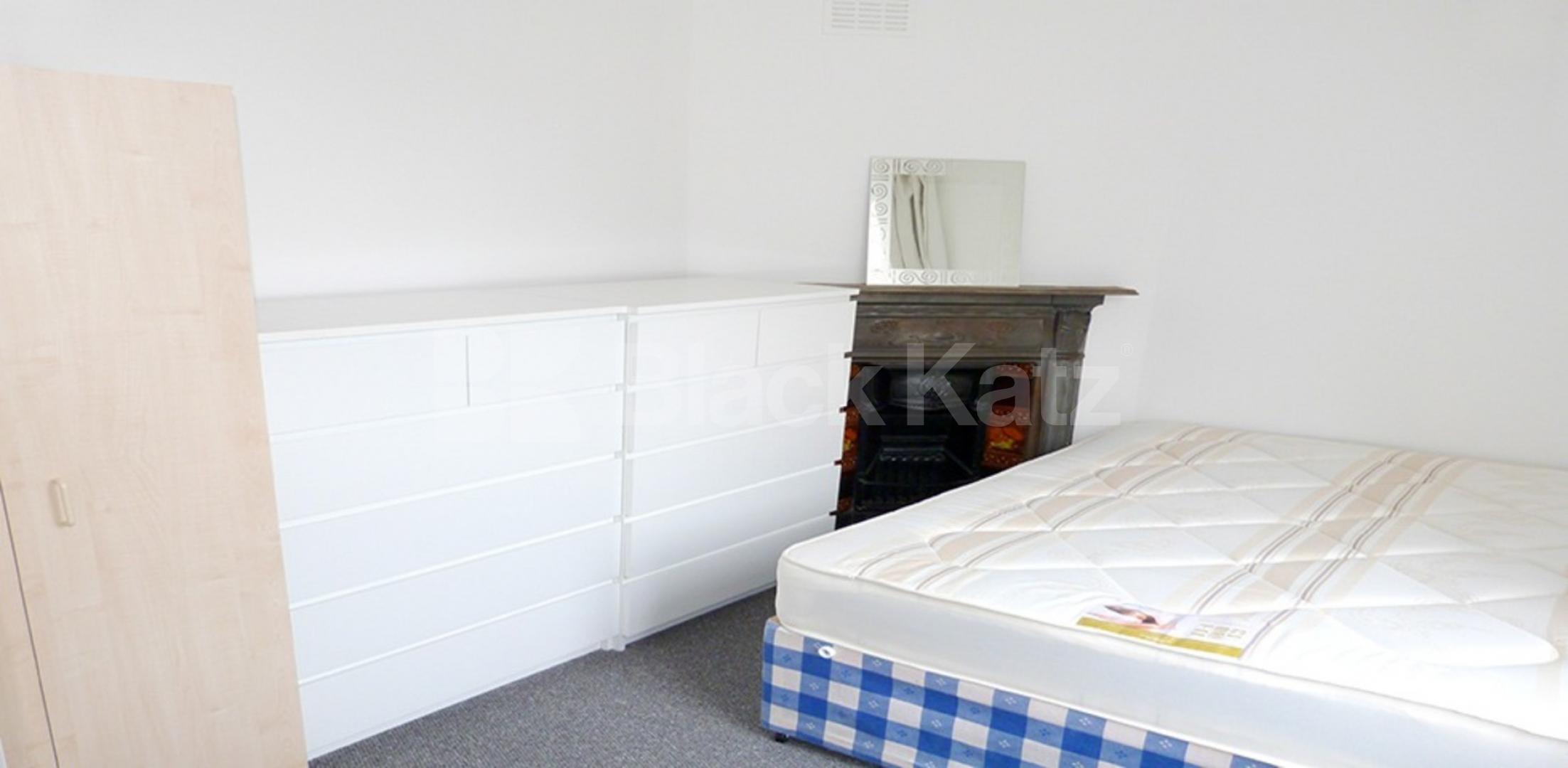 			2 Bedroom, 1 bath, 1 reception Flat			 Stanlake Road, Shephrerds Bush