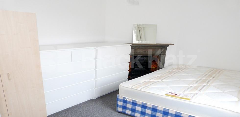 			2 Bedroom, 1 bath, 1 reception Flat			 Stanlake Road, Shephrerds Bush