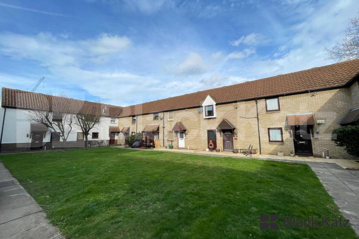 Well presented Mid-Century House with beautiful south facing garden Abbey Gardens, Bermondsey
