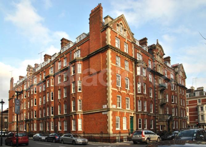			NEW INSTRUCTION!!, 4 Bedroom, 1 bath, 1 reception Flat			 Brown Street, MARBLE ARCH