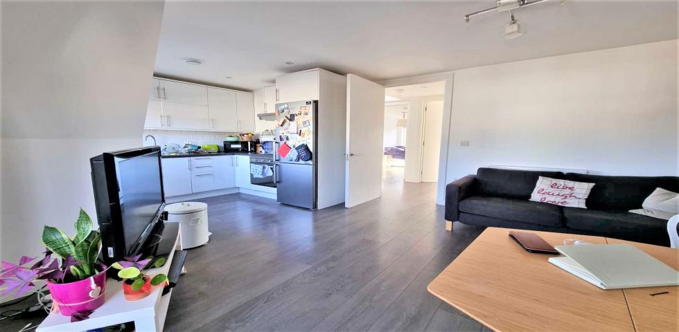 			Newly Refurbished, 2 Bedroom, 1 bath, 1 reception Flat			 Dyne Road, Kilburn