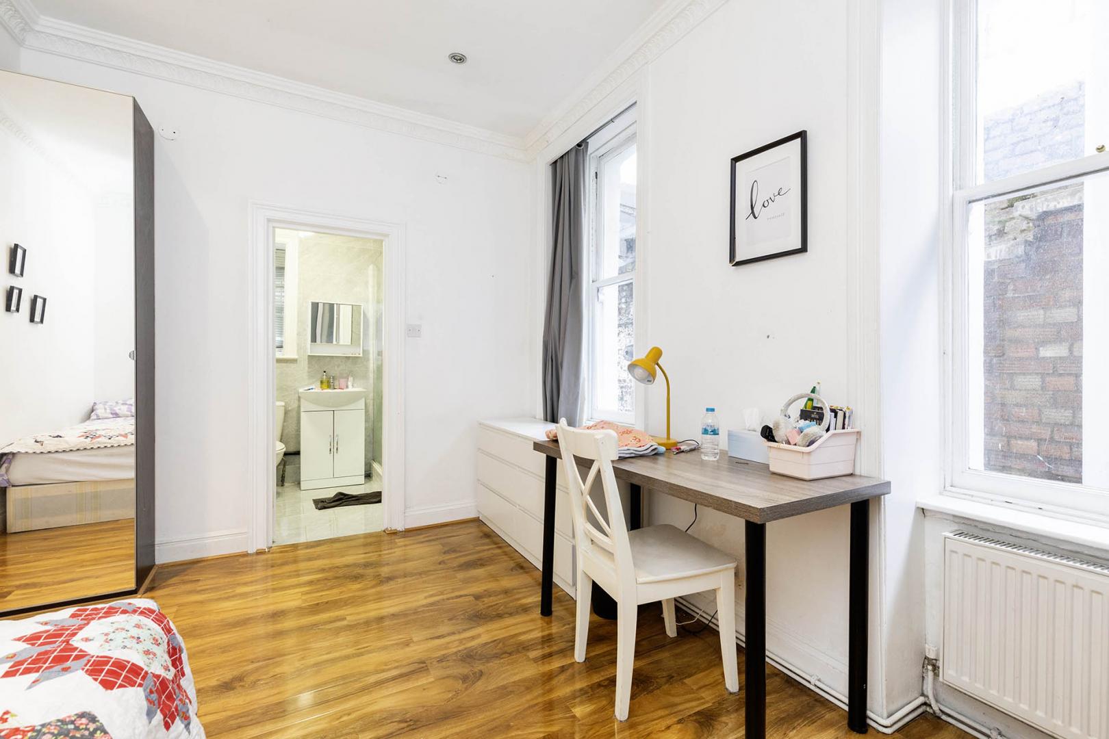 Superb 4 bedroom 2 bathroom split level apartment in Baker Street  Nottingham Place, Baker Street / Marylebone 