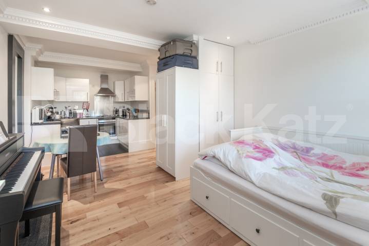Spacious studio recently refurbished to a modern standard  Fitzjohns Avenue, Swiss Cottage