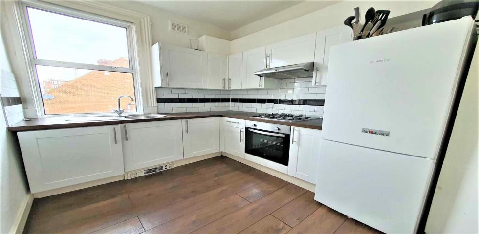			2 Bedroom, 1 bath, 1 reception Apartment			 Priory Park Road, Queens Park