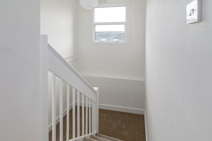 			1 Bedroom, 1 bath, 1 reception Flat			 Great Western Road, MAIDA VALE