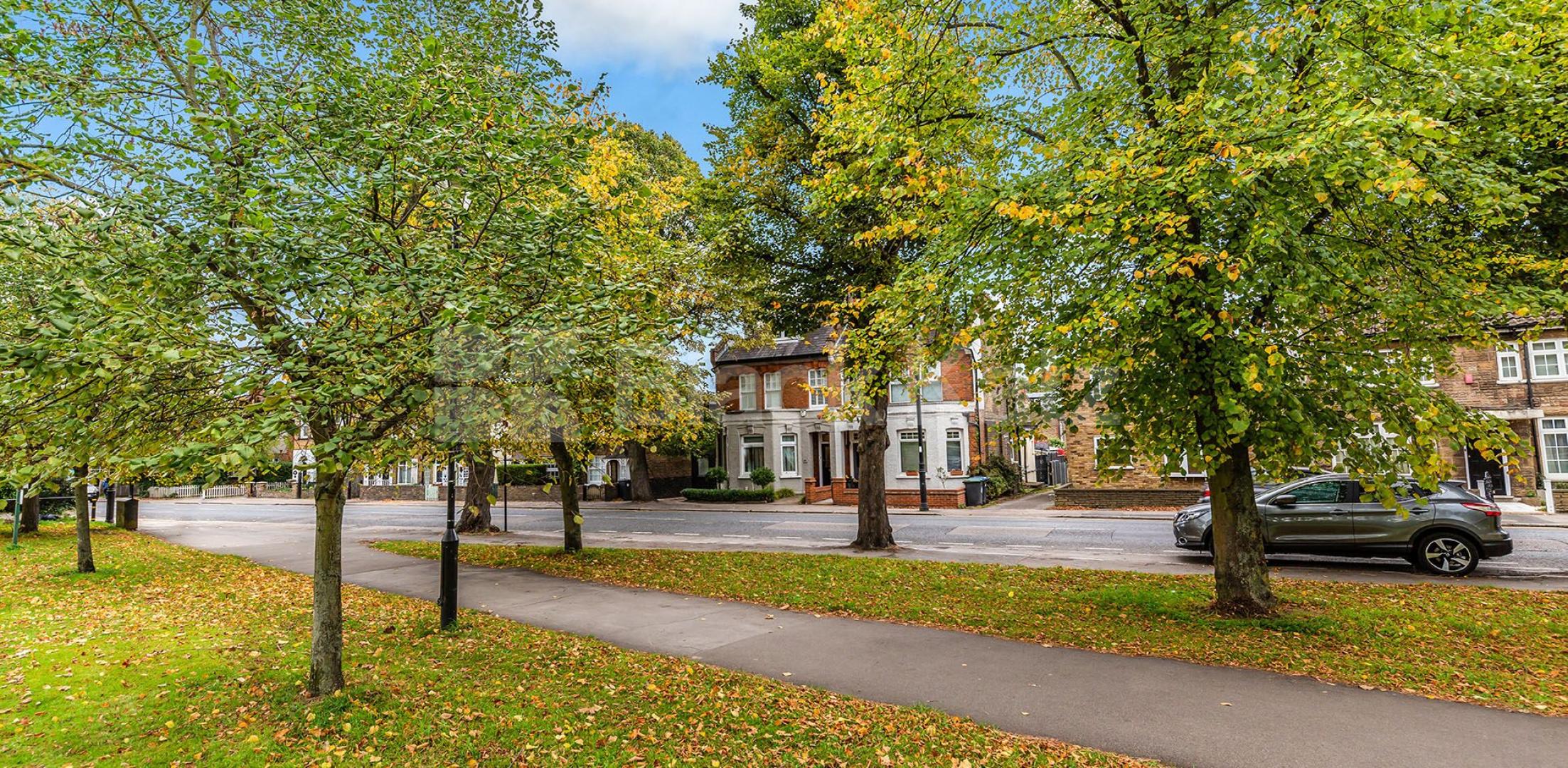			WHOLE HOUSE WITH A GARDEN, 4 Bedroom, 1 bath, 1 reception House			 Chase Side, Enfield