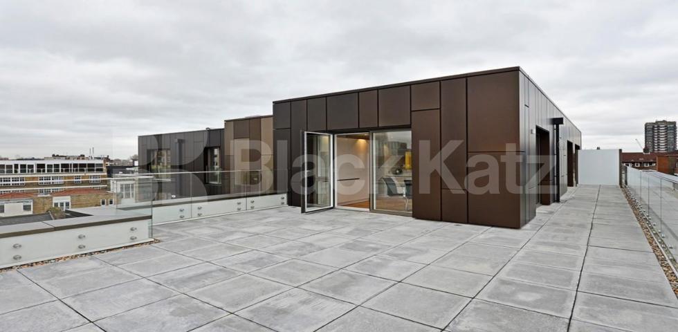 			A MUST SEE, 3 Bedroom, 1 bath, 1 reception Apartment			 Heneage Street E1, Aldgate / Liverpool street