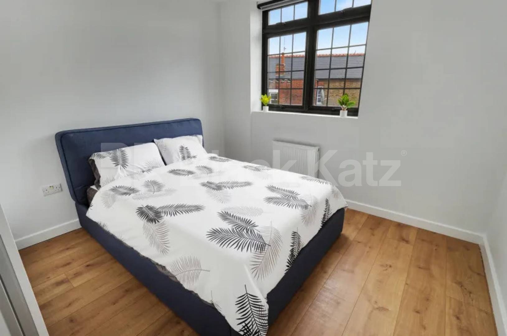 A spacious and well-presented split-level apartment situated on the sought-after Oaklands Road, NW2 Oaklands Road, Lancia House, NW2,  Lancia House