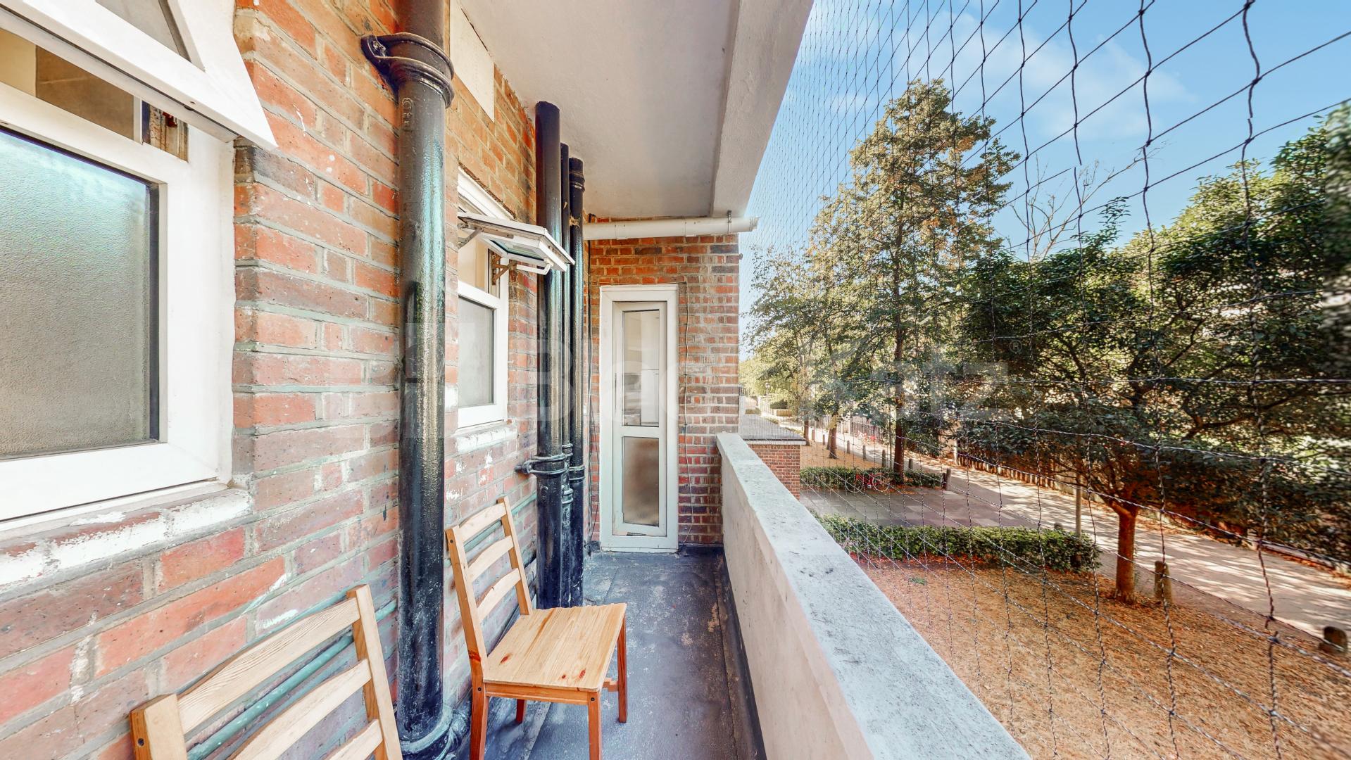 Spacious three bed with good size lounge in St Johns Wood Boundary Road, St Johns Wood