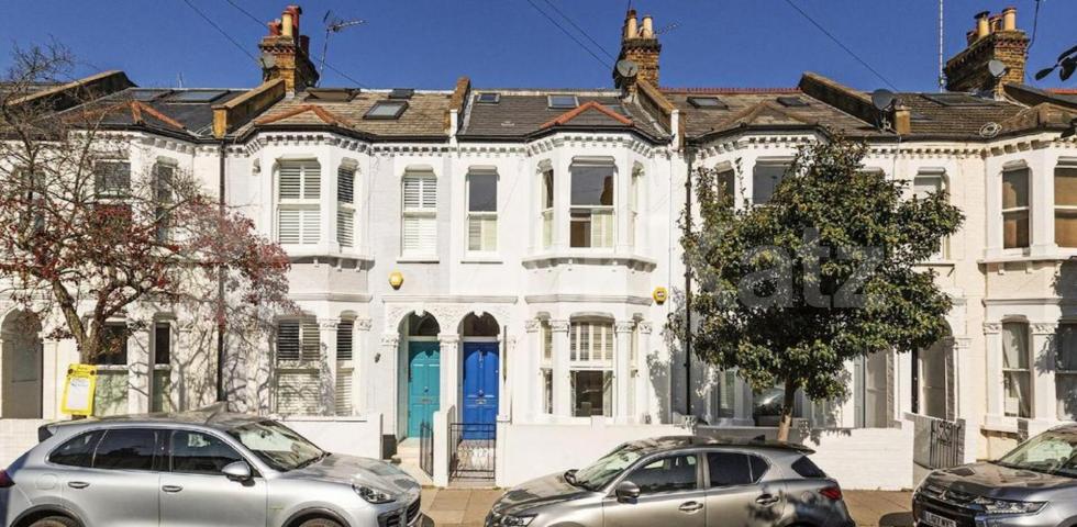 Terraced House with private balcony Shorrolds Road , Fulham