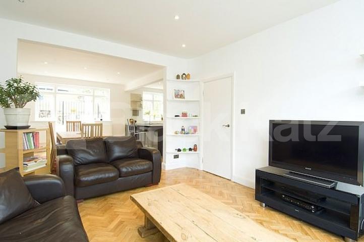 			UNIQUE PROPERTY!, 4 Bedroom, 1 bath, 1 reception House			 Priory Gardens, Highgate