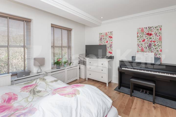 Spacious studio recently refurbished to a modern standard  Fitzjohns Avenue, Swiss Cottage