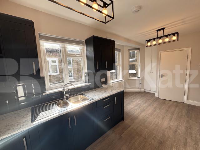 Larger than average & completely refurbished throughout Trundleys Road , Surrey Quays 