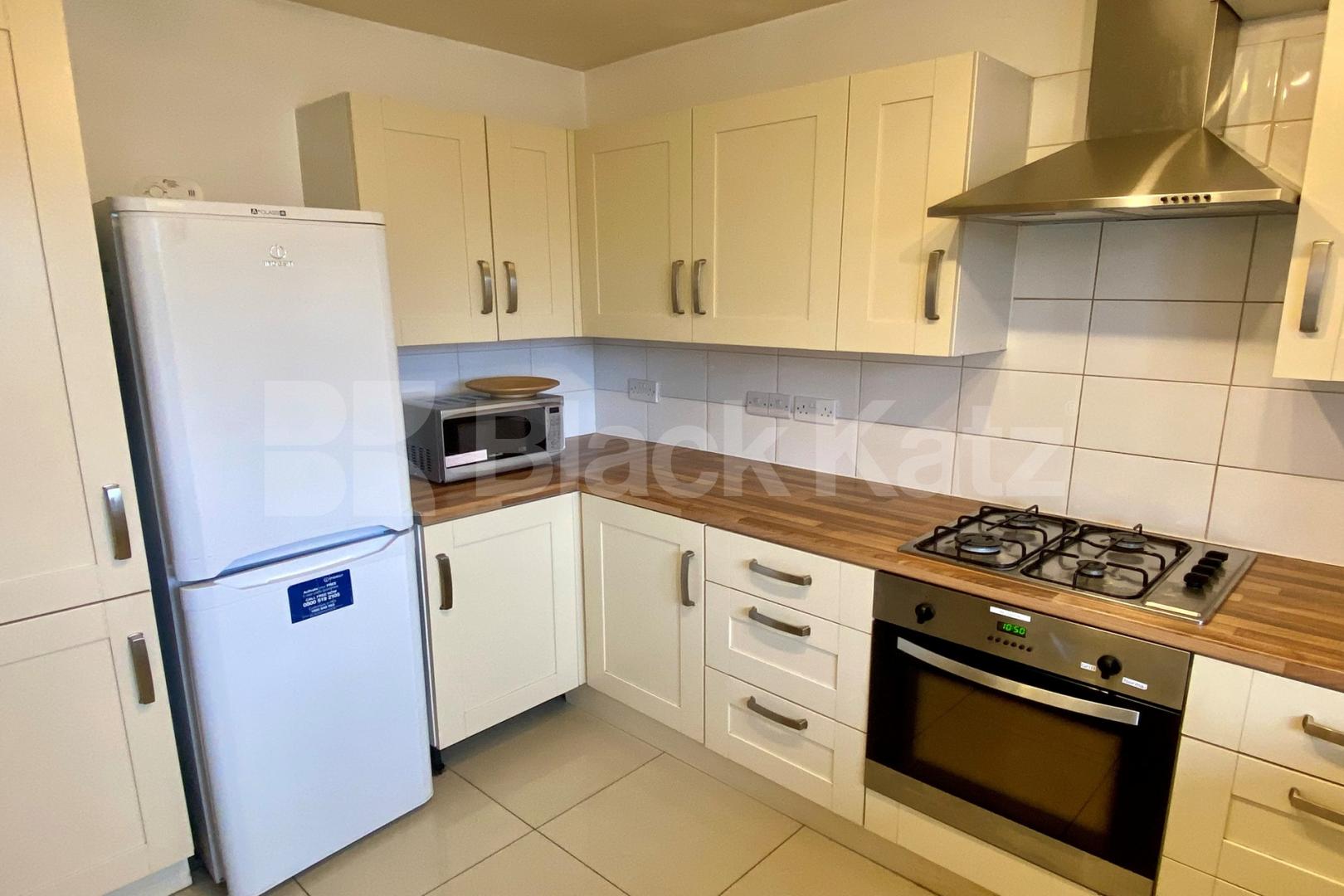 Superbly located with stunning views of the cityscape  Great Suffolk Street , Borough