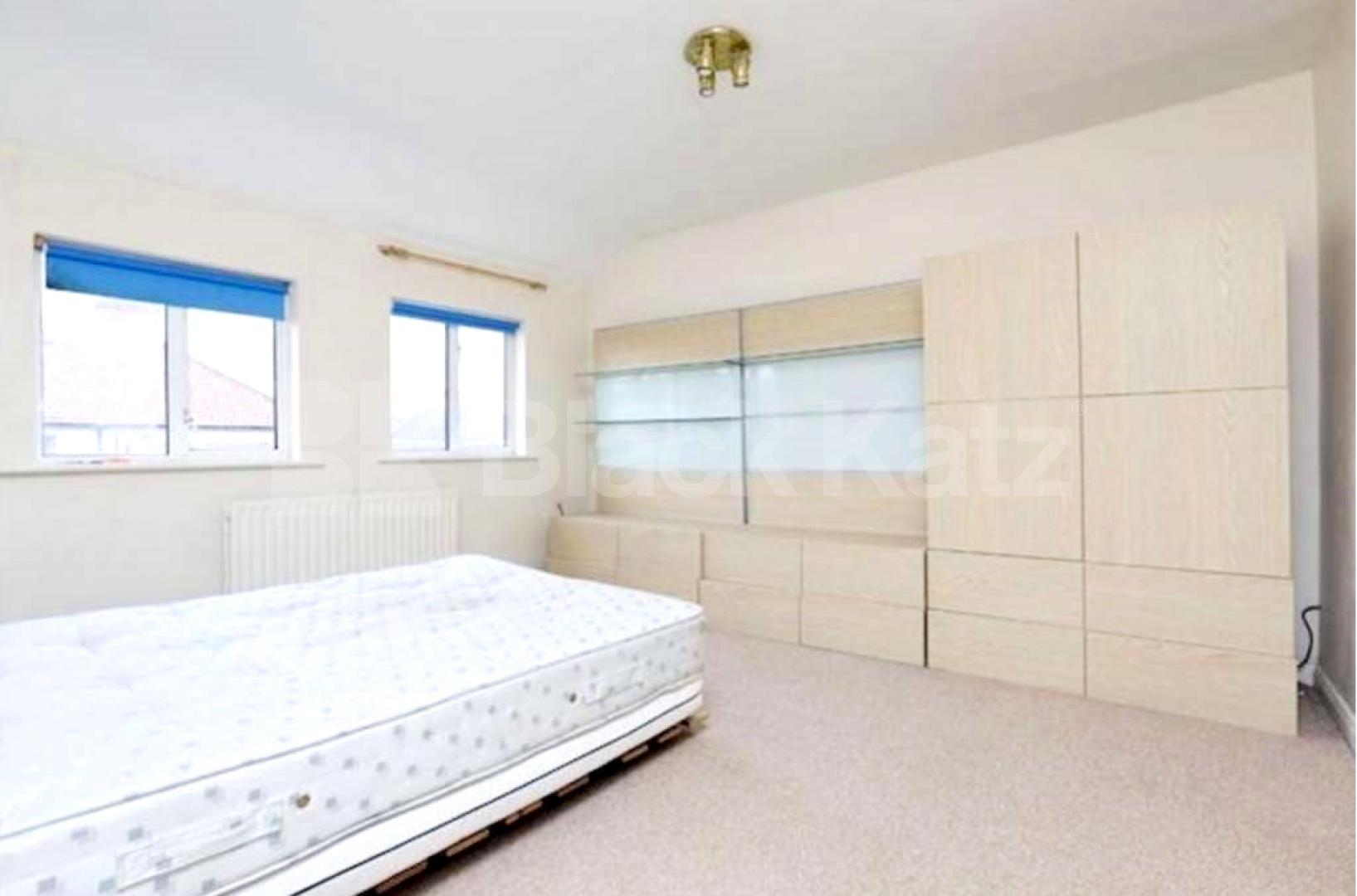 			NEW INSTRUCTION, 4 Bedroom, 1 bath, 1 reception House			 Northfields Road, Acton