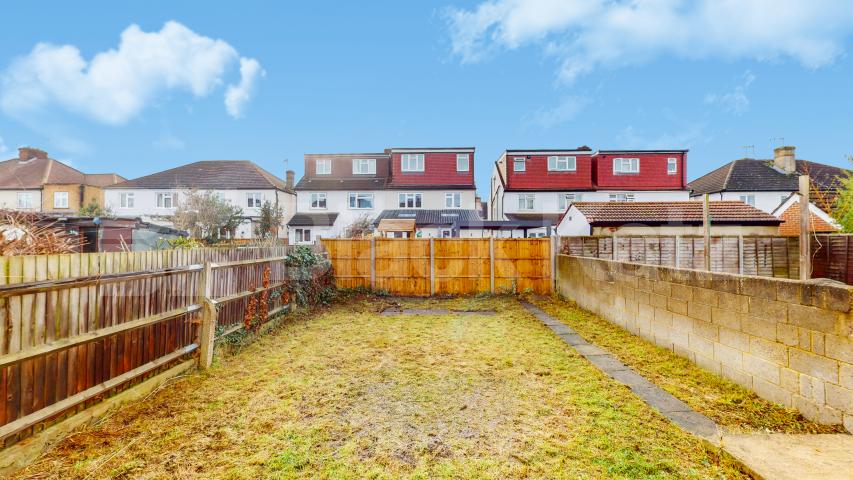 			4 Bedroom, 2 bath, 1 reception 			 Ellesmere Road, London, NW10,  London