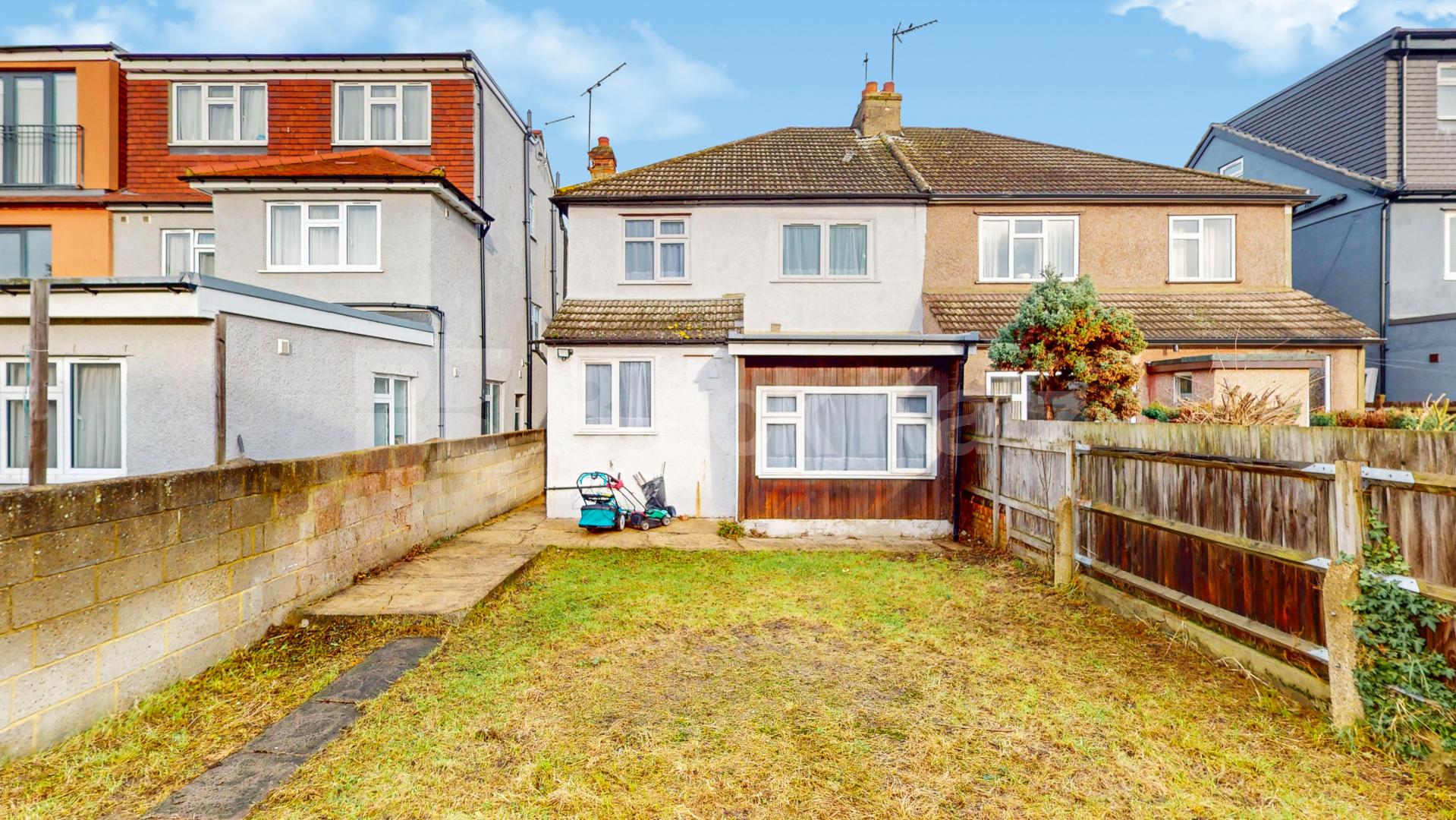 			4 Bedroom, 2 bath, 1 reception 			 Ellesmere Road, London, NW10,  London