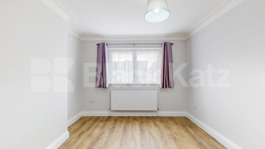 			4 Bedroom, 2 bath, 1 reception 			 Ellesmere Road, London, NW10,  London