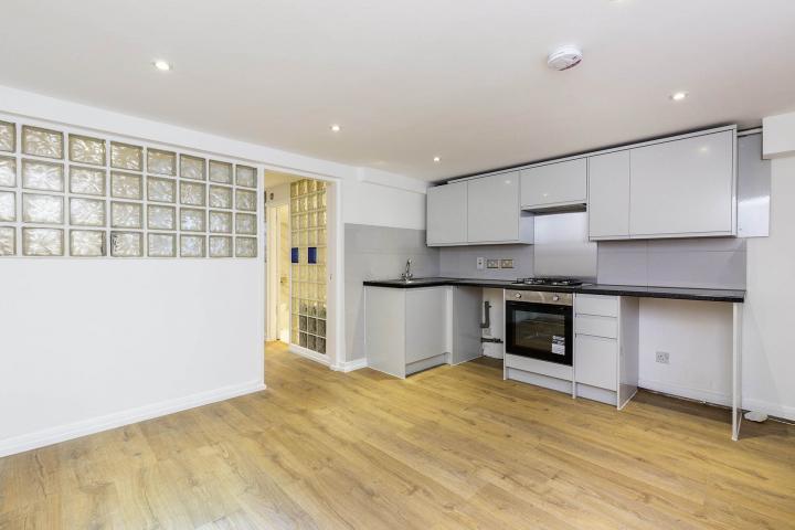 Rent includes gas electric & water - mins to tube and shops   Parkway, Camden / Regents Park