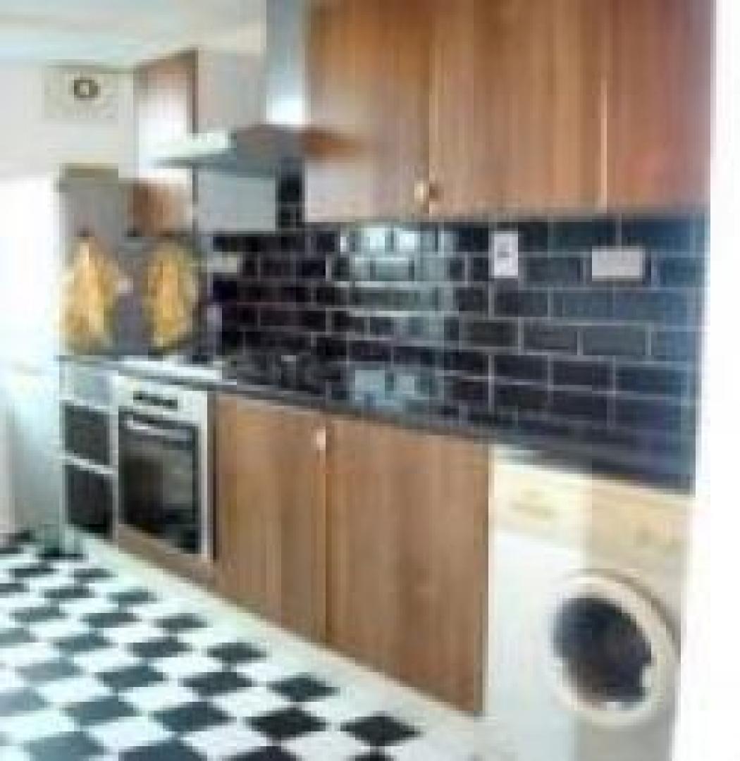 			Must be seen, 3 Bedroom, 1 bath, 1 reception Flat			 Dart Street, QUEENS PARK W9