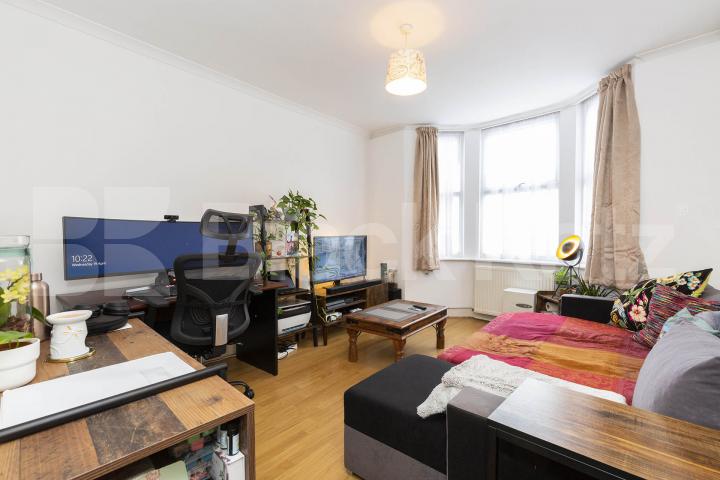A furnished 1-bedroom available immediately on Riffel Road, NW2, located in a quiet and well-connected residential area.The apartment comes fully furnished and is bright, comfortable, and well maintained Riffel Road, London, NW2,  London