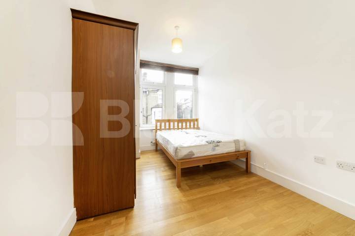 Located on the sought-after Charteris Road in the heart of Queens Park, this beautifully redecorated two-bedroom, two-bathroom apartment offers stylish and contemporary living.The property features two generous double bedrooms, both with space for de Charteris Road, Queens Park, NW6,  London